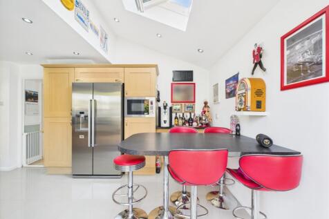 CAM02023G0-PR0149-STILL046