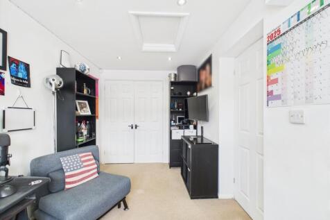 CAM02023G0-PR0149-STILL017