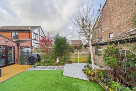 CAM02023G0-PR0189-STILL010