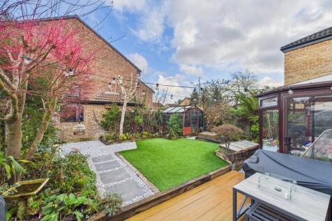 CAM02023G0-PR0189-STILL003