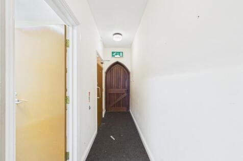 CAM02023G0-PR0196-STILL009