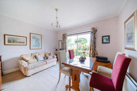 1299683-5-68308a9...