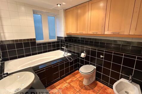 En-Suite Bathroom