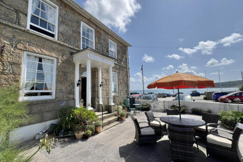 12 Bedroom Guesthouse for Sale