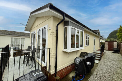 2 Bedroom Park Home for Sale