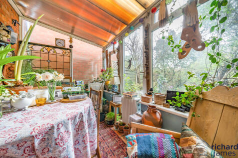 e8cb3383-1496-4c0...