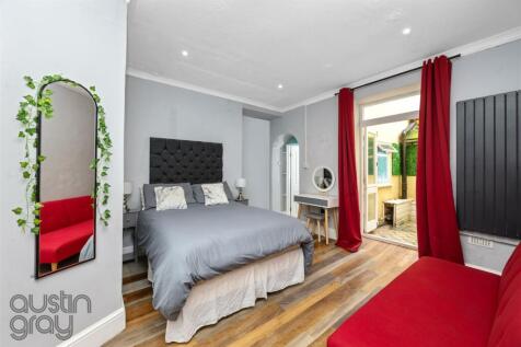 Regency Square, 51-006.jpg