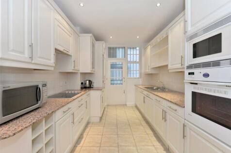 Kitchen.JPG
