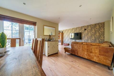 33a High St, Silverstone