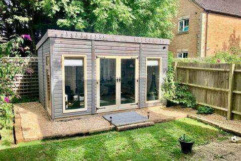 33a High St, Silverstone