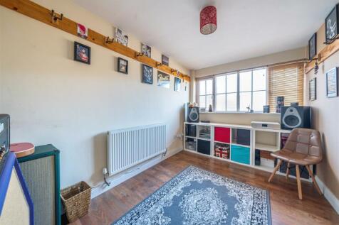 33a High St, Silverstone