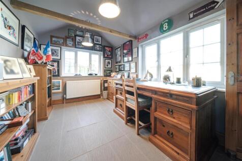 4 Towcester Road, Silverstone