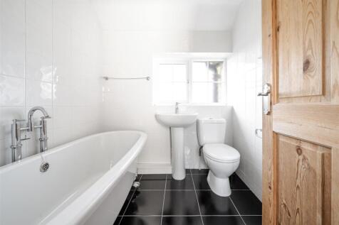 4 Towcester Road, Silverstone
