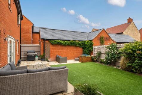 5 Paddock View, Old Stratford