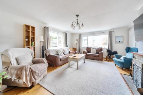 39 Hillside Avenue, Silverstone