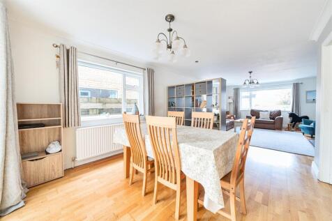 39 Hillside Avenue, Silverstone