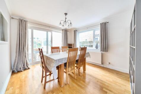 39 Hillside Avenue, Silverstone