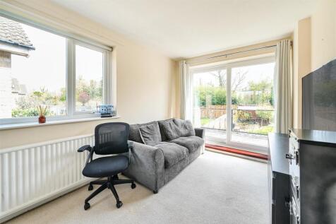 39 Hillside Avenue, Silverstone