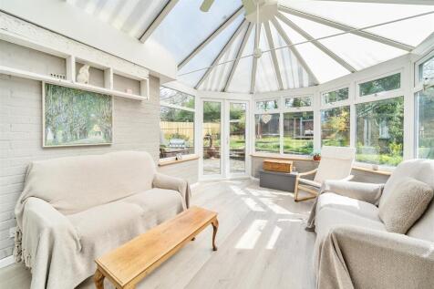 39 Hillside Avenue, Silverstone