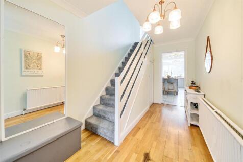 39 Hillside Avenue, Silverstone