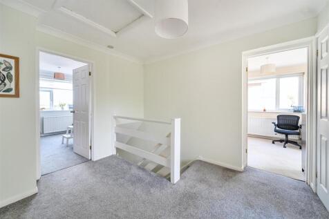 39 Hillside Avenue, Silverstone