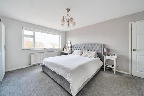 39 Hillside Avenue, Silverstone