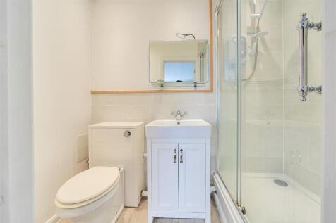 39 Hillside Avenue, Silverstone