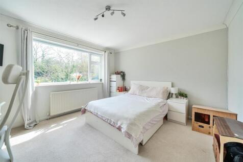 39 Hillside Avenue, Silverstone