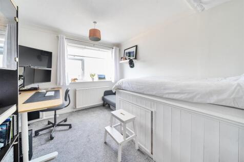 39 Hillside Avenue, Silverstone