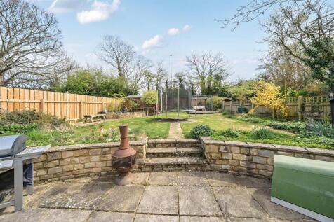 39 Hillside Avenue, Silverstone