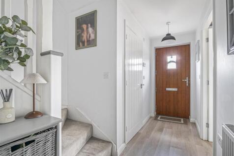 6 Reindeer Court, Potterpury