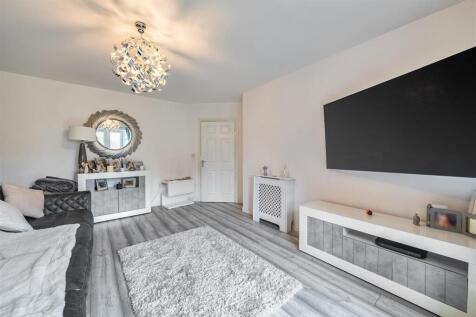 18 Ratcliffe Close, Old Stratford (10).jpg