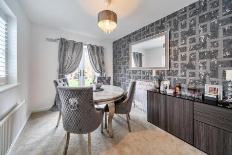 18 Ratcliffe Close, Old Stratford (11).jpg