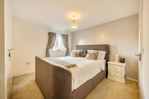 18 Ratcliffe Close, Old Stratford (14).jpg