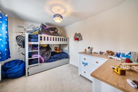 18 Ratcliffe Close, Old Stratford (12).jpg