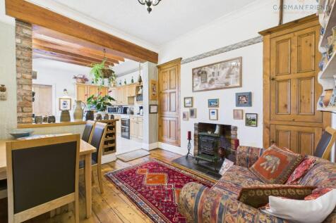 Kitchen/ Dining Room