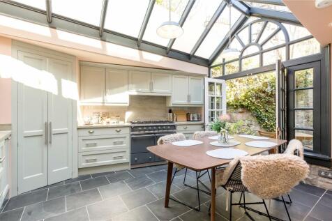 Kitchen / Dining