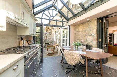 Kitchen / Dining