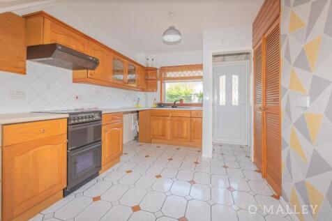 Kitchen 2.jpg