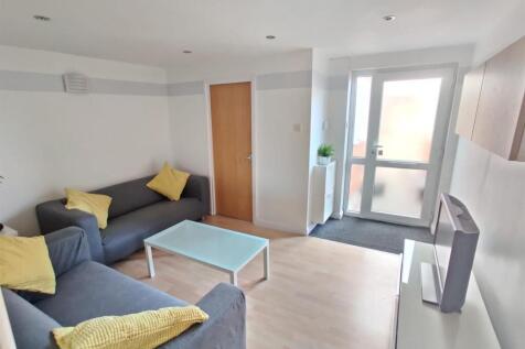 Living area 1.jpg