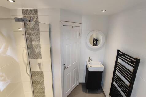 Bathroom 5.jpg