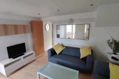 Living area 2.jpg