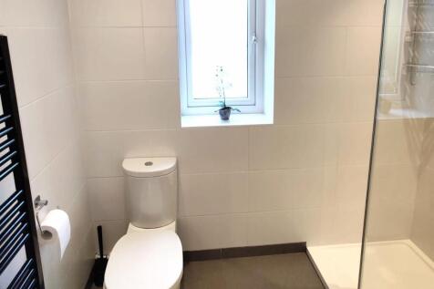Bathroom 2.jpg