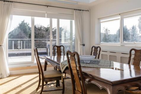 Formal Dining