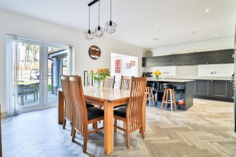Dining/kitchen