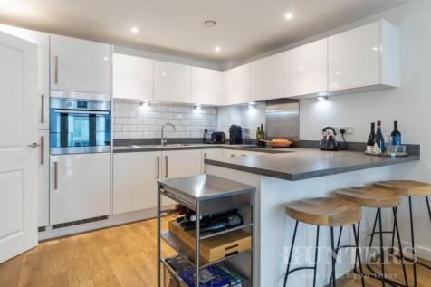 Flat 29, Egret Heights N17 9GJ-9.jpg