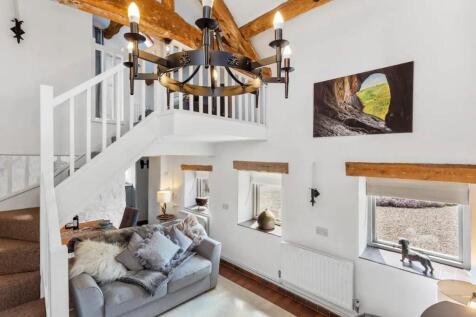 Lounge / Dining Area