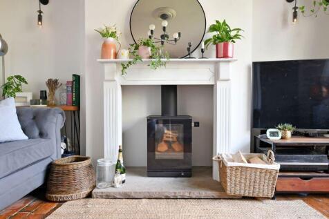 Feature Fireplace &amp; Log Burner