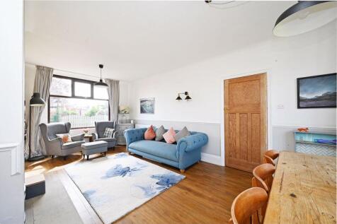Lounge &amp; Dining Room