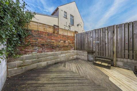Rear decked yard